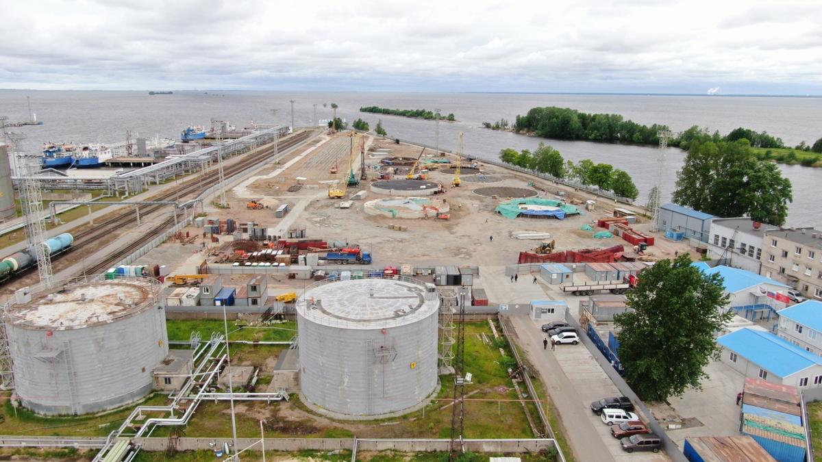 Фото: Петербургский нефтяной терминал