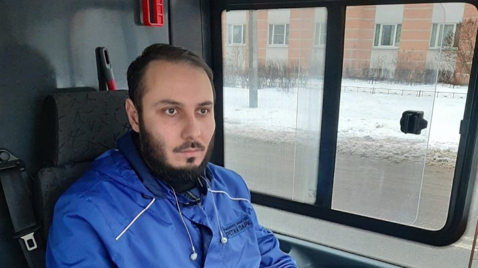 Водитель автобуса в Петербурге спас мужчину с приступом эпилепсии