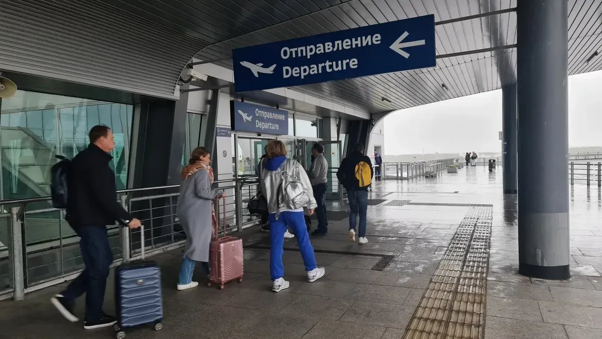 УФАС Петербурга вновь возбудило дело из-за повышения цен на парковки в Пулково