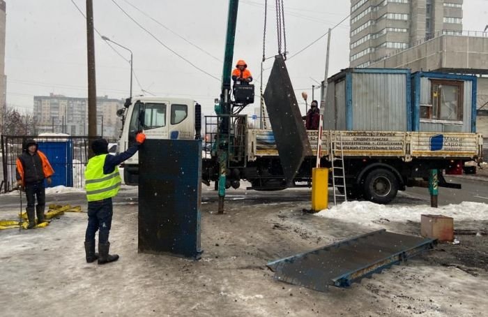 В 10 районах Петербурга снесли незаконные автостоянки и парковки