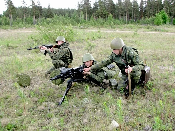 Занятия с гранатометчиками проводит сержант Артем Романов__580_no.jpg