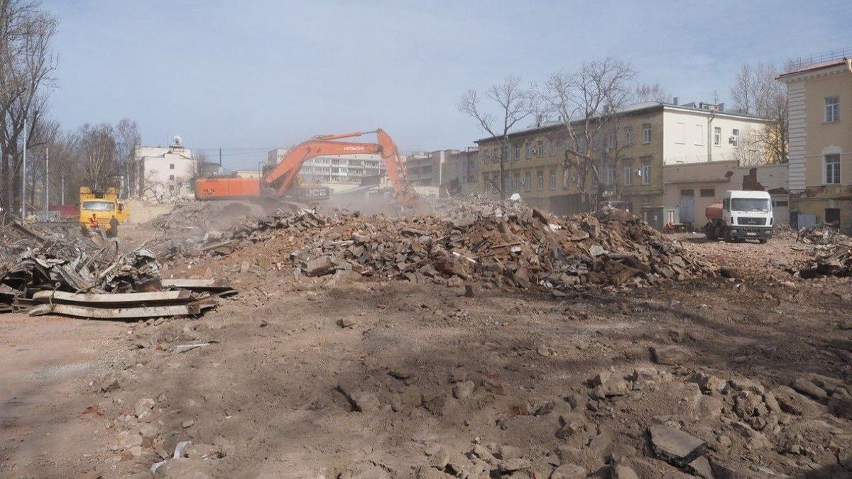 Разрушенное здание манежа лейб-гвардии Финляндского полка. Фото: Олег Золото / MR7
