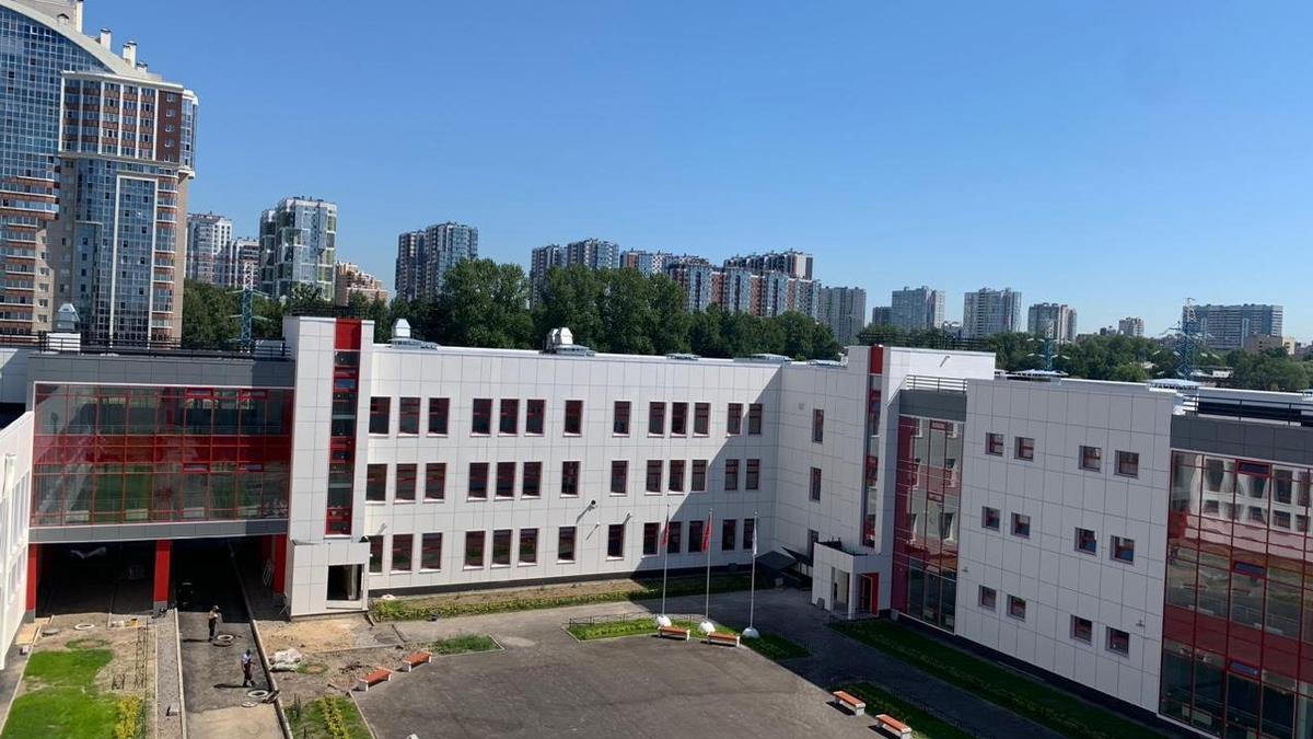 Школу на 1 375 учащихся открыли на проспекте Маршала Блюхера