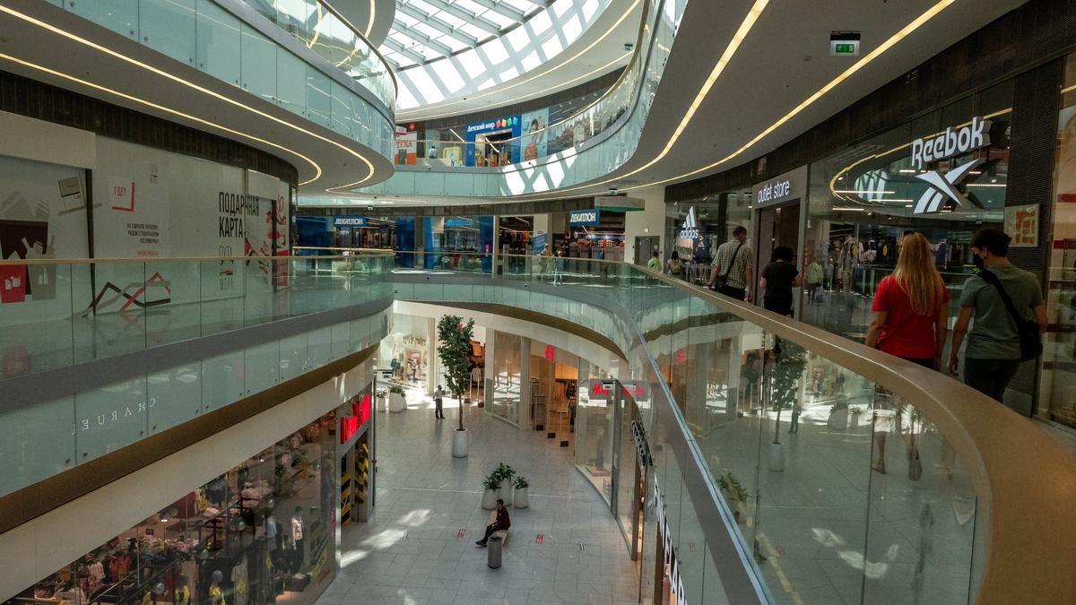 «Кенгуру», «Эконика», 2MOOD заменят H&M на Петроградской стороне