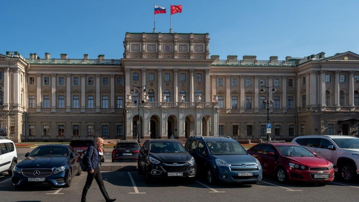 ЗакС принял закон об уравнивании налога на парковочные места — Новости  Санкт-Петербурга › МР7.ру