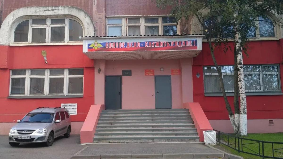 Суд отправил в психиатрическую больницу подозреваемого в поджоге военкомата на улице Сизова