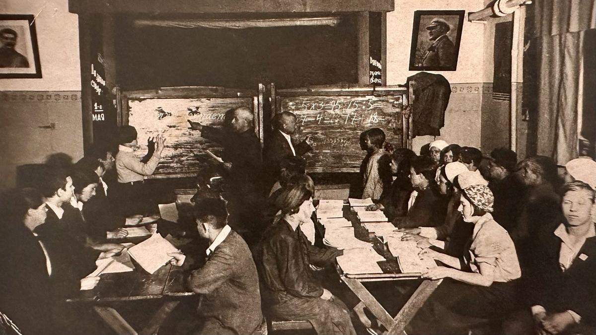 Ликбез в Самарском клубе ВОГ. 1932 год. Фото: архив музея истории ВОГ