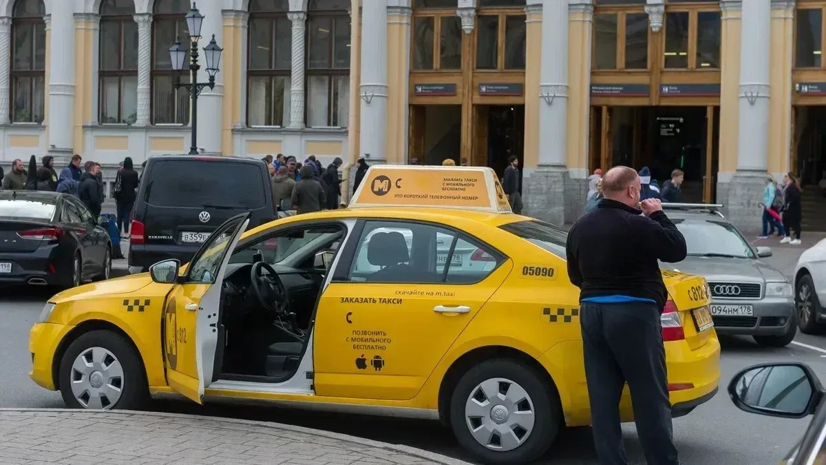 На парковке «Сити Молла» таксист залил перцовым баллончиком беременную с ребенком