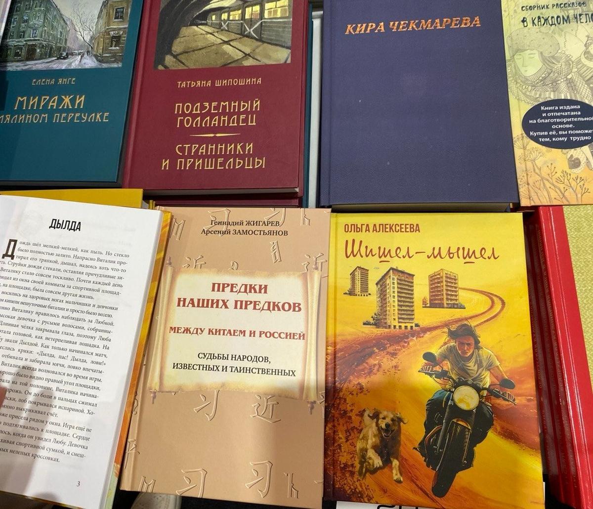 Книга Ольги Алексеевой. Фото: Елизавета Наливайко / MR7