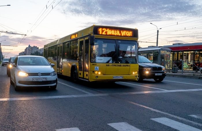 Петербуржцы пожаловались на давку в автобусах после старта третьего этапа реформы