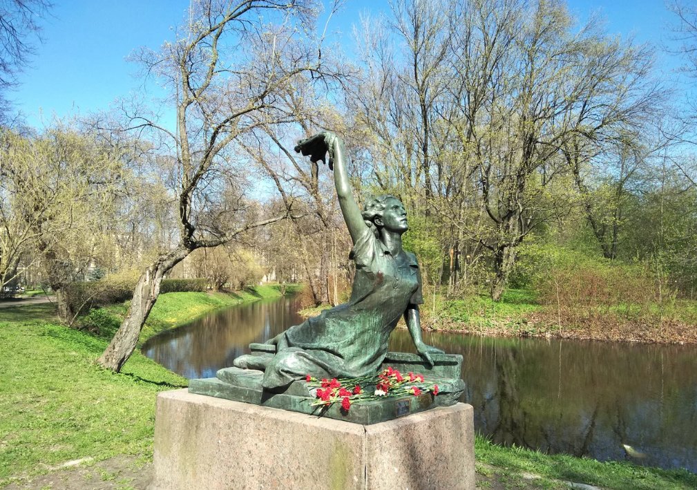 Памятник «Подвигу Раймонды Дьен» в Московском Парке Победы. Фото: Яндекс Карты