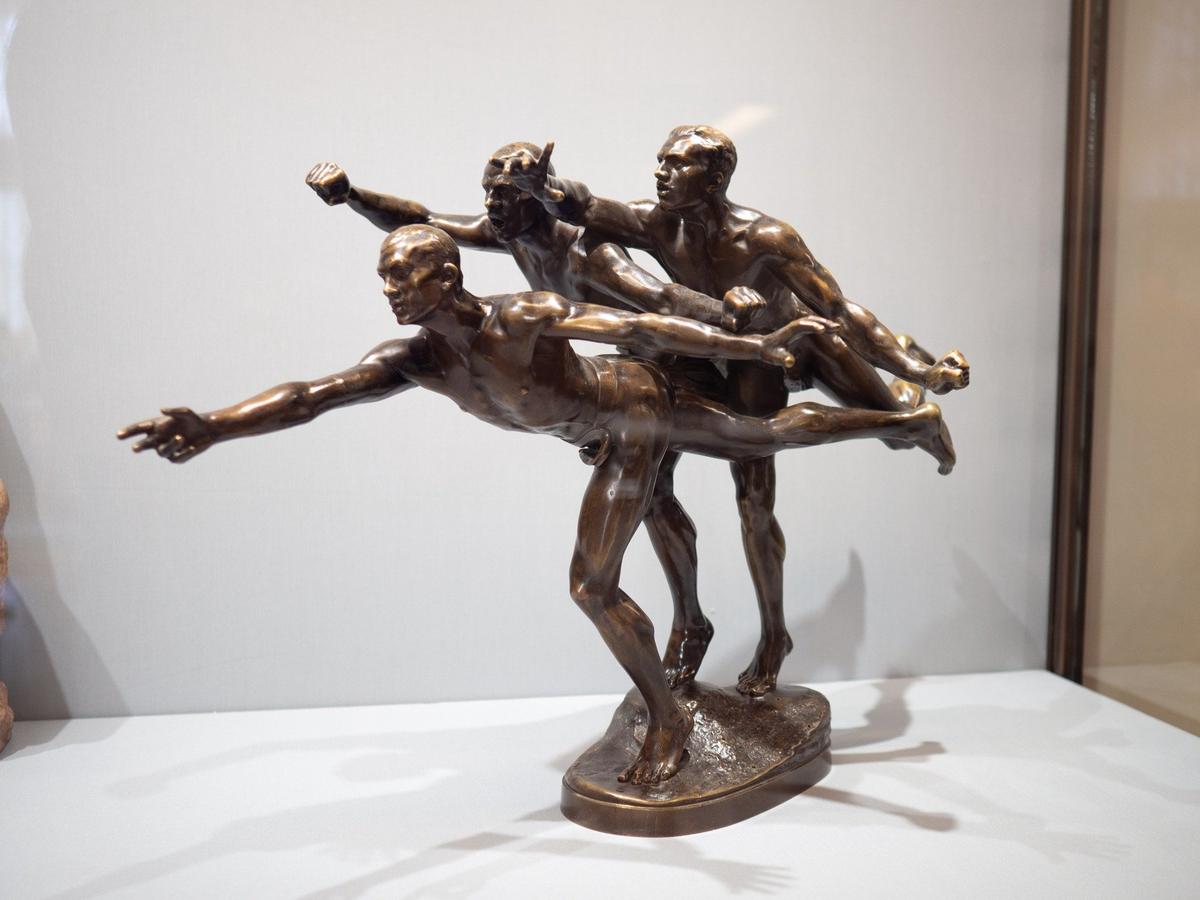 «К цели», Альфред Буше. Скульптурная группа считается одним из первых произведений, созданных на спортивную тему. Фото: Дмитрий Абрамов / MR7