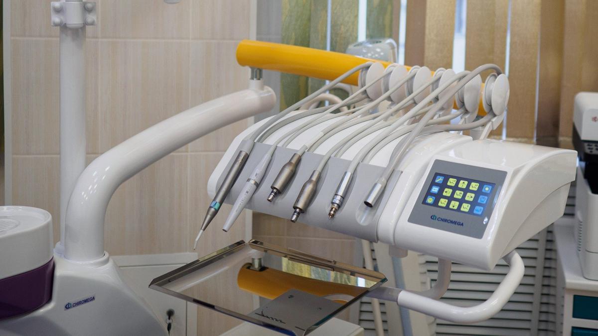 Восьмиклассника госпитализировали в тяжёлом состоянии из стоматологии в Петербурге