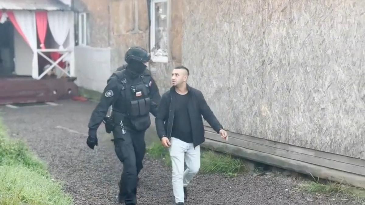 Скриншот видео: МВД по Петербургу и Ленобласти