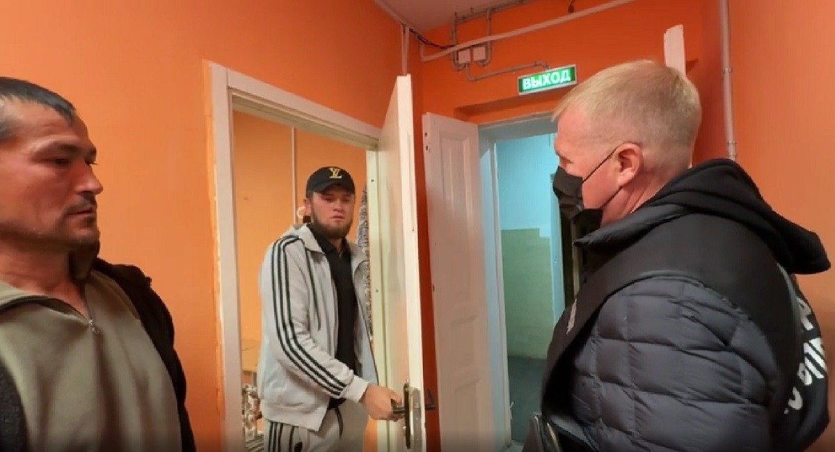 Скриншот видео: ГУ МВД по Петербургу и Ленобласти