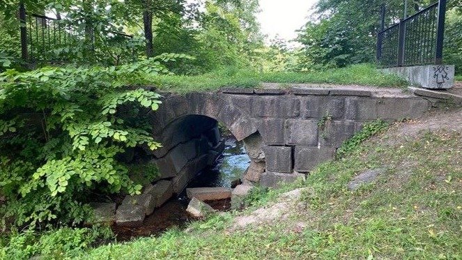 Каменный мост в Отдельном парке в Пушкине капитально отремонтируют к осени 2024 года
