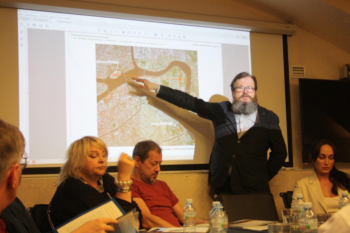 Архитектор Михаил Мамошин рассказывает о градостроительных особенностях воссоздания колокольни Смольного собора. Фото: MR7