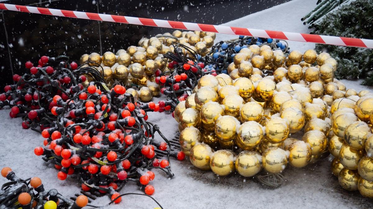 МО «Чкаловское» ищет хранителя новогодних украшений за 300,5 тысяч рублей