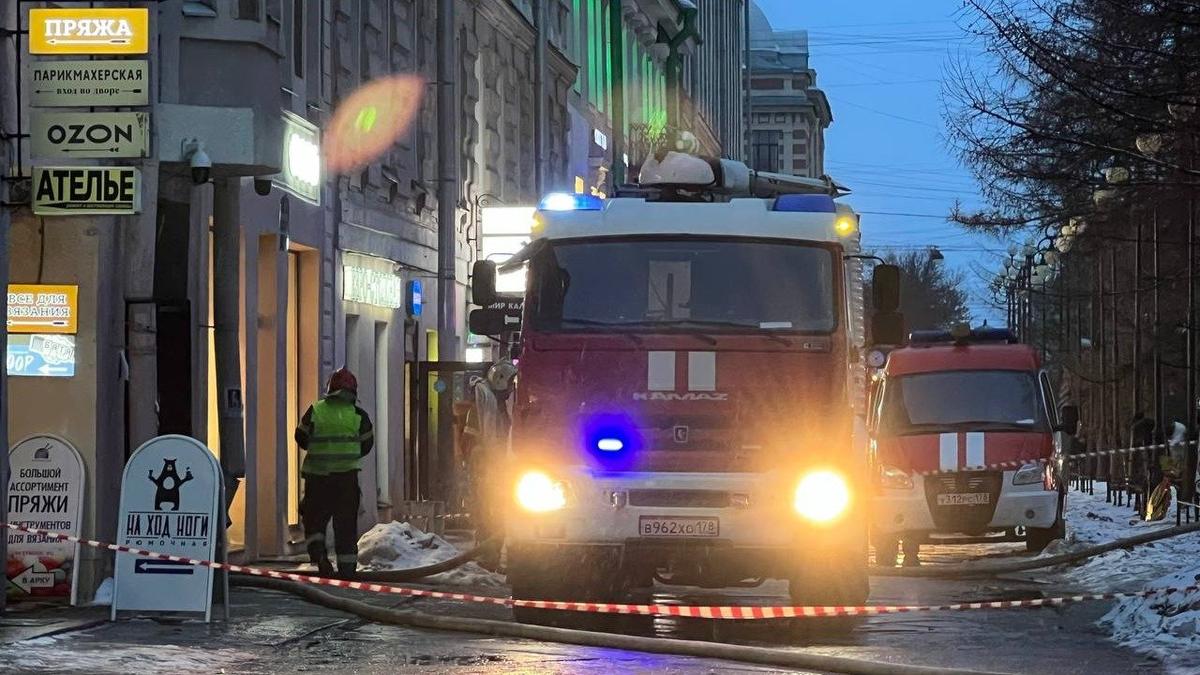 На 7-й линии Васильевского острова тушат пожар | 03.02.2024 |  Санкт-Петербург - БезФормата