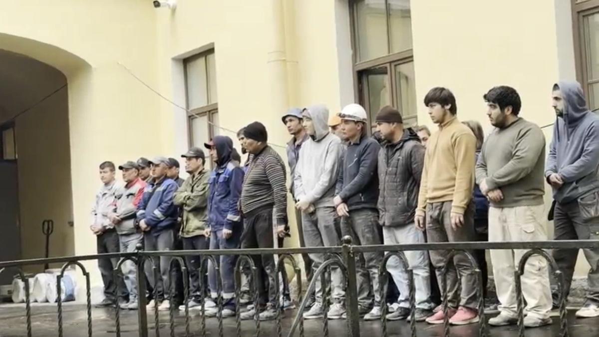 Скриншот видео: ГУ МВД по Петербургу и Ленобласти