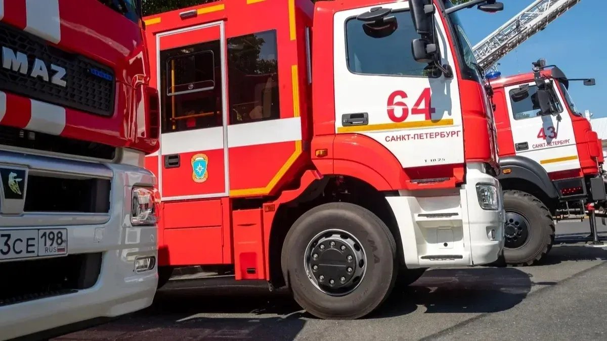 Спасатели эвакуировали 40 человек из-за пожара в квартире на улице Корнея Чуковского