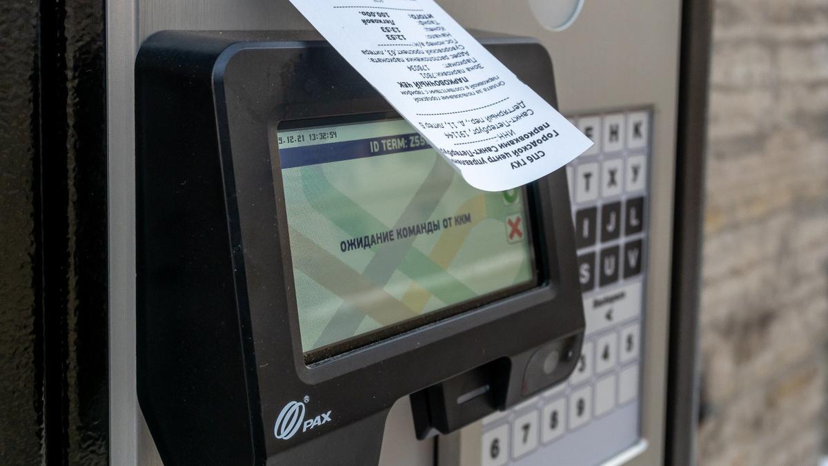Только 2,5% петербуржцев пользуются паркоматами для оплаты парковки