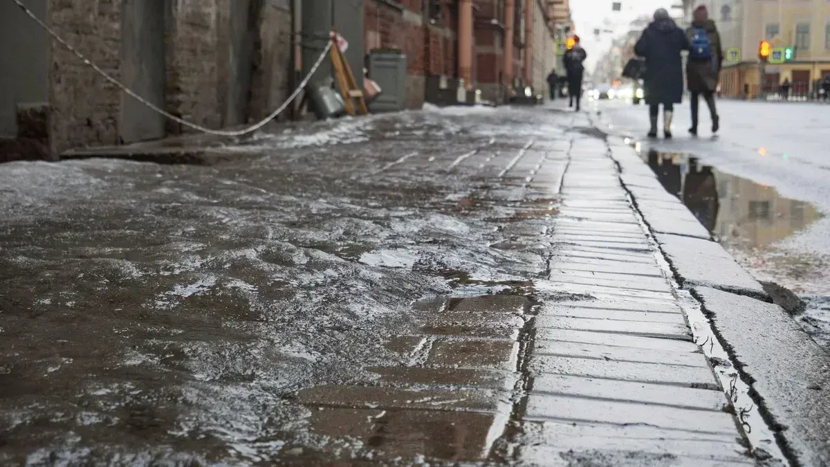 Пенсионерка обратилась в прокуратуру Петербурга после падения на гололёде зимой