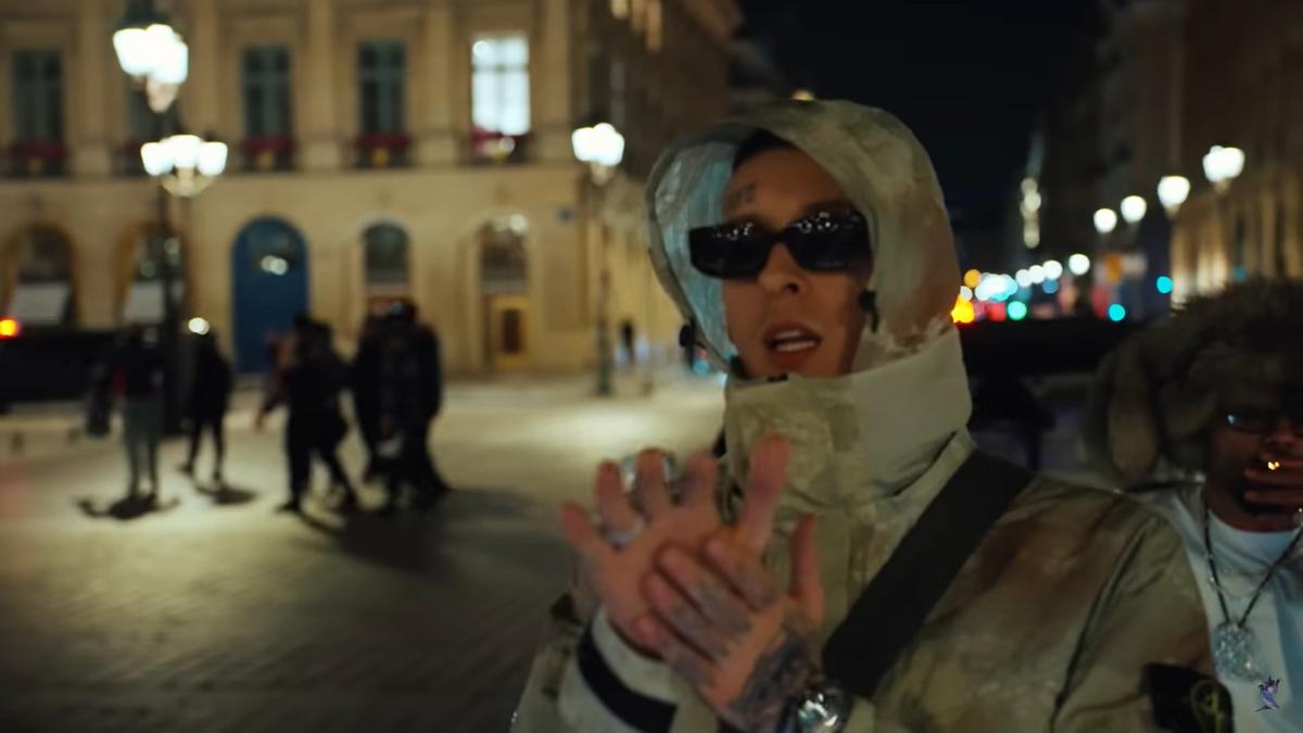 Скриншот клипа исполнителя на YouTube