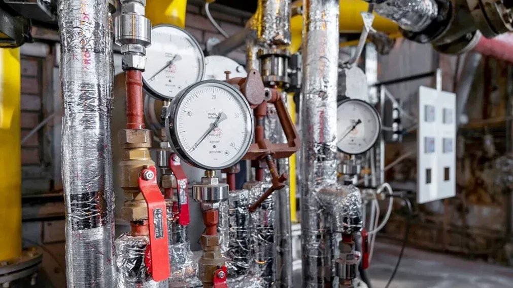 Испытания теплосетей пройдут в 10 районах Петербурга до конца июня