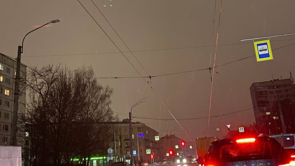 Две улицы остались без света после аварии на Среднеохтинском проспекте