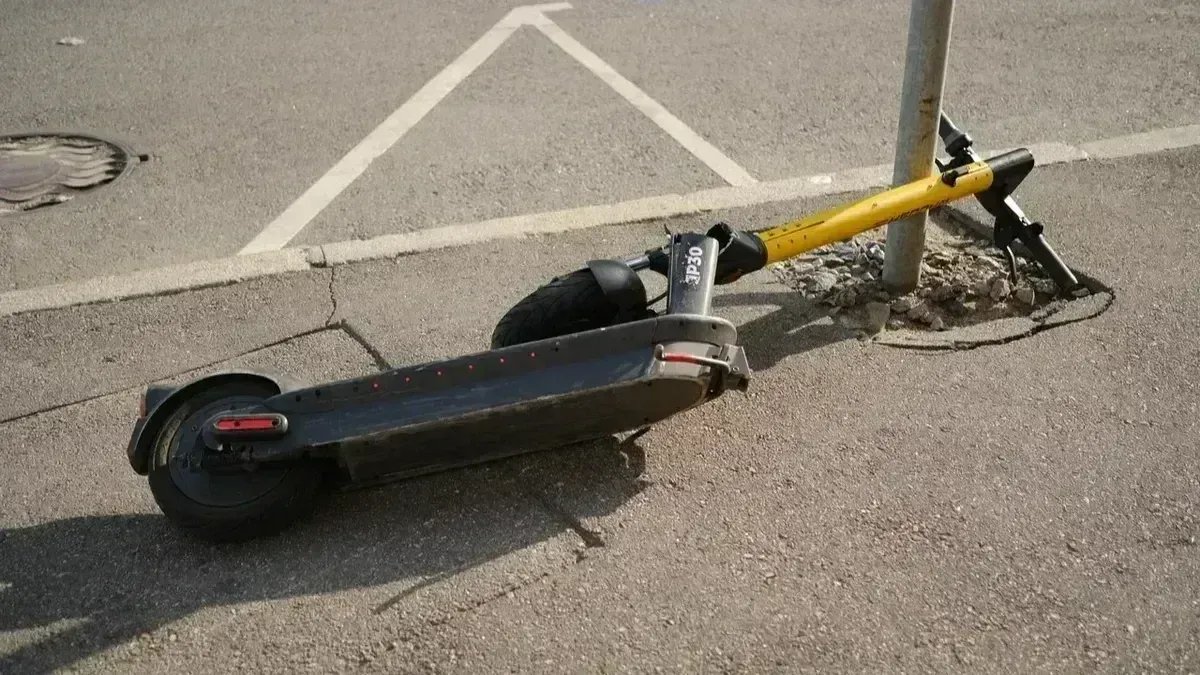 Мальчик на самокате попал под машину в Приморском районе