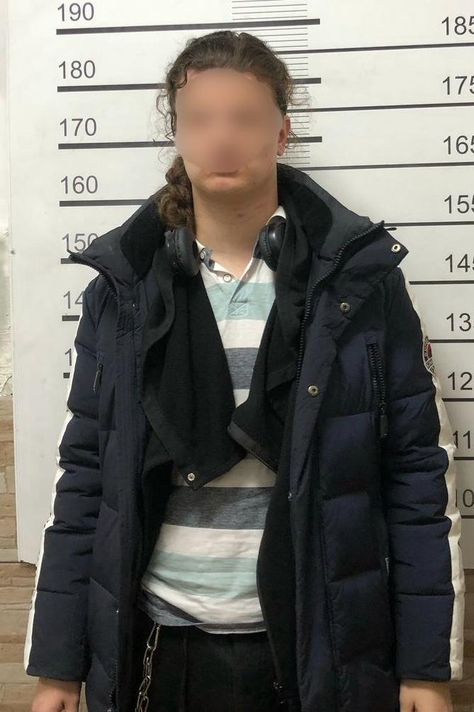 Задержанный молодой человек. Фото: управление Росгвардии по Петербургу и Ленобласти