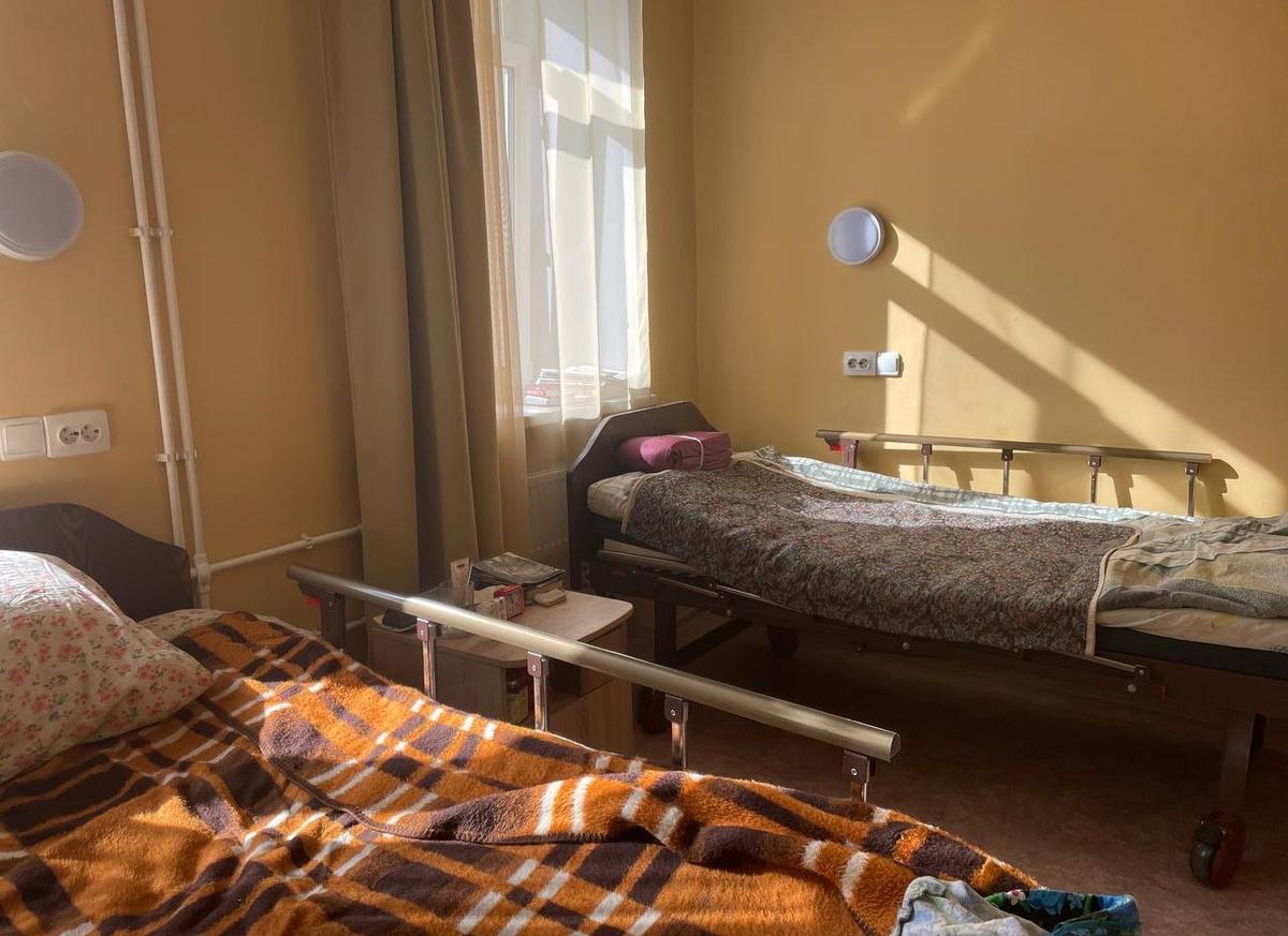 Комната, в которой Светлана Григорьевна прожила уже больше года. Фото: Дарья Дмитриева / MR7