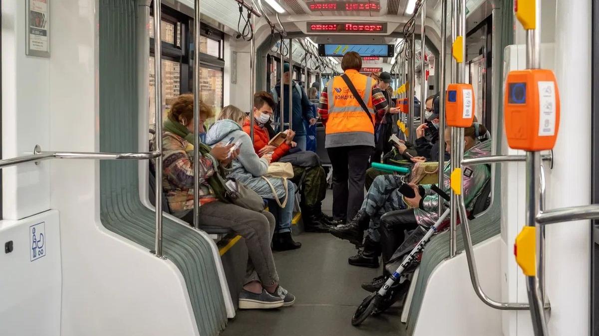 Мужчина напал с ножом на пассажира автобуса в Выборгском районе