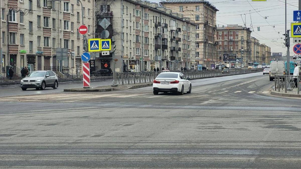 На Заневском проспекте восстановили движение после аварийных работ «Водоканала»