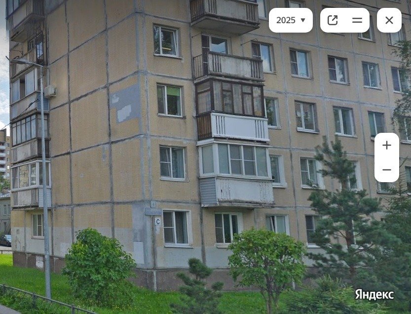 Улица Красных Партизан, 4 (2025 год). Изображение: «Яндекс.Панорамы»