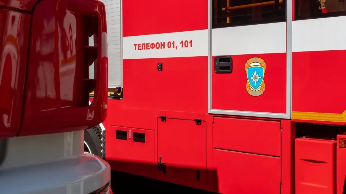 Из-за пожара в доме на Римского-Корсакова временно перекрыли Английский проспект