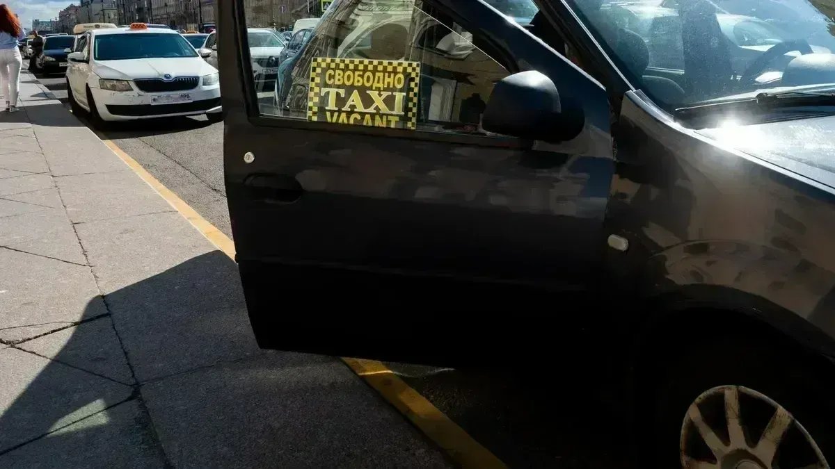 Петербурженка пожаловалась в полицию на таксиста за его «негативные» разговоры про СВО