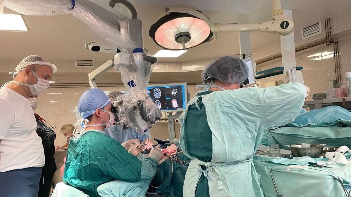 Петербургские врачи первыми в России провели гемисферотомию трехмесячному ребенку