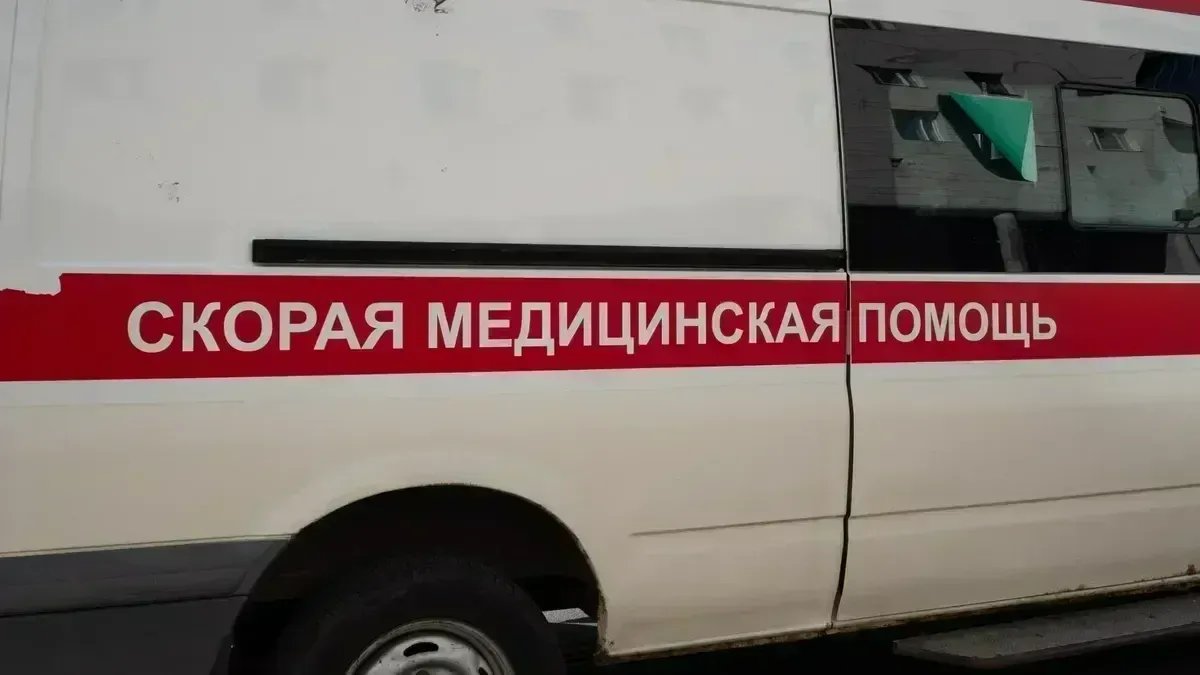 15-летний школьник упал с третьего этажа заброшенного здания в Приморском районе