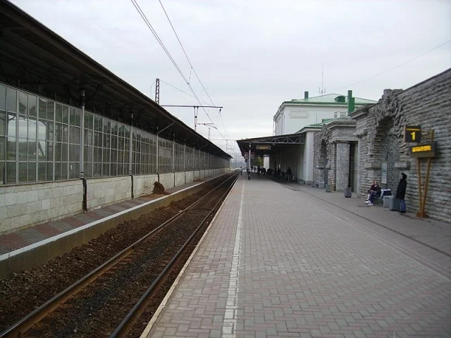 800px-Detskoye_selo_railway_station_3.jpg