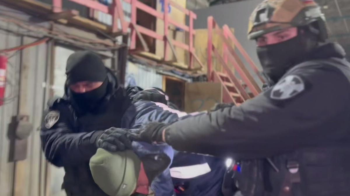 Скриншот видео: МВД по Петербургу и Ленобласти