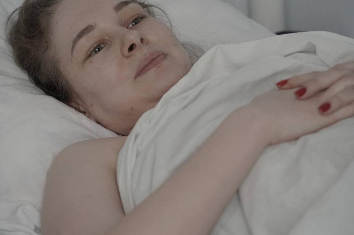 Ирина в палате после операции. Фото: Павел Борисенко / MR7