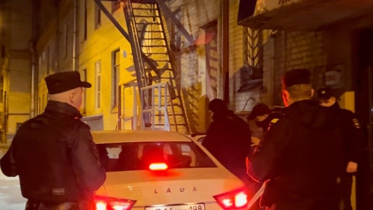 Второй визит силовиков за ночь — сотрудники полиции приехали домой к активисту Андрею Песоцкому