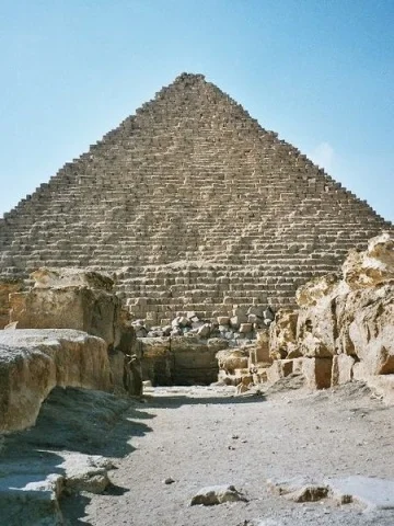 450px-Egypt.Giza.Menkaure.01.jpg