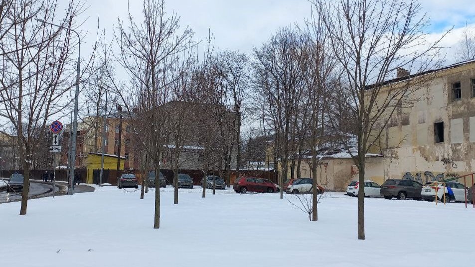 Депутат ЗакСа попросил отменить торги по продаже сквера на набережной Бумажного канала