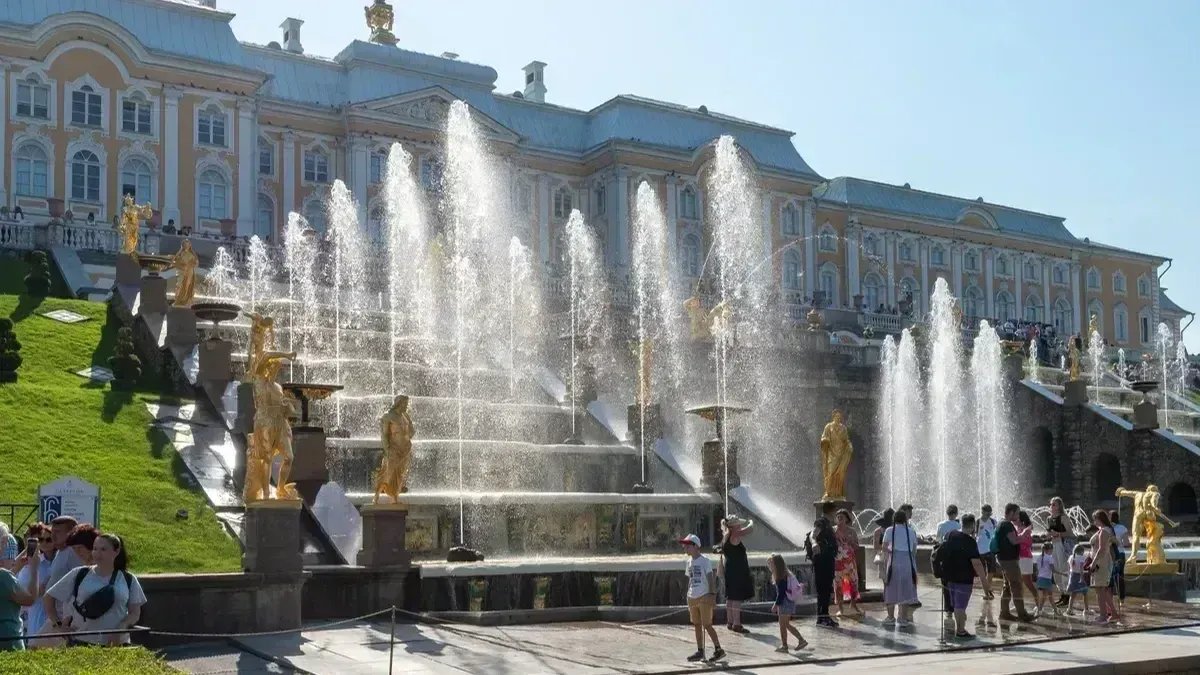 Открытие сезона фонтанов в Петергофе перенесли на 27 апреля из-за медленного стаивания льда