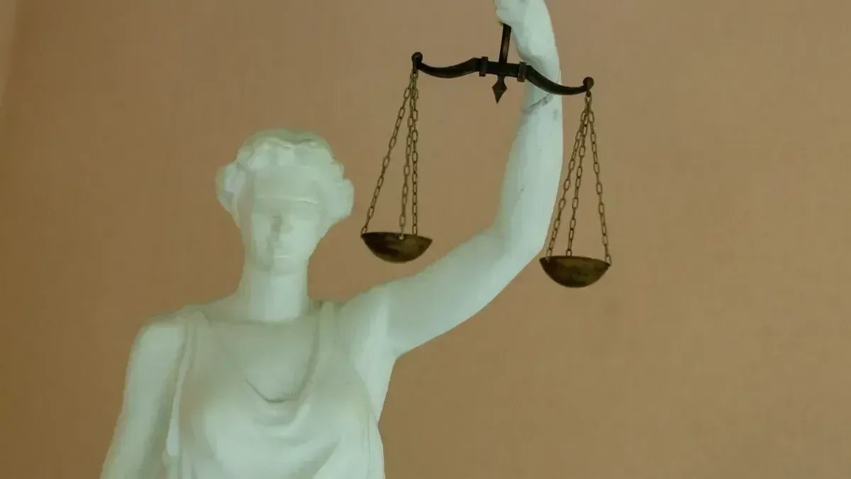 Суд в Петербурге отправил в СИЗО мужчину, который зарезал жену в квартире на Суздальском шоссе