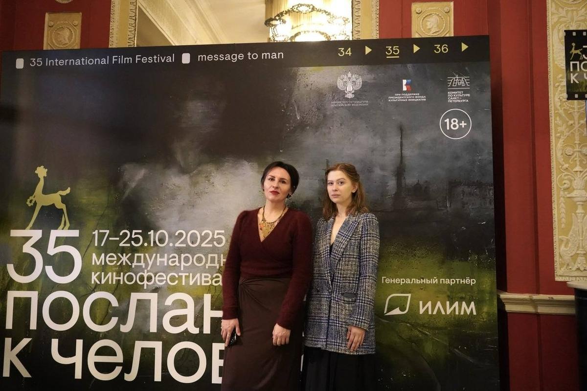 Кураторы выставки Юлия Шульгина (слева) и Надежда Коваленко. Фото: Павел Борисенко / MR7