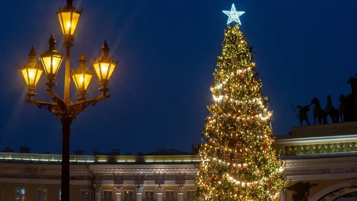 «На-На», светопроекции и салют ждут петербуржцев на Дворцовой площади в новогоднюю ночь